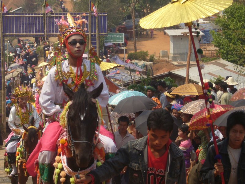 Travel - Myanmar - Kalaw Shan - Novice Procession into the Monastery